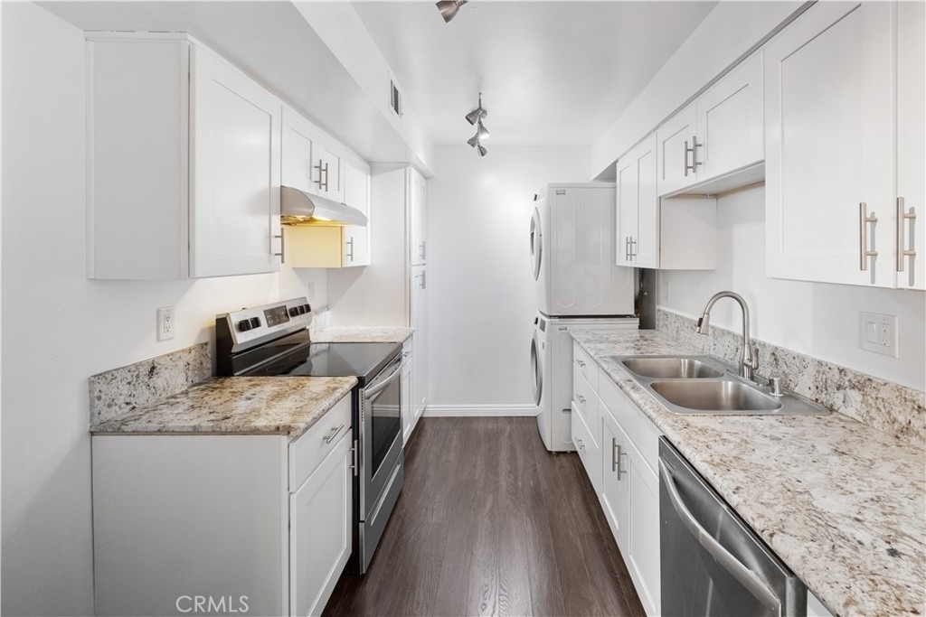 433 S Manhattan Place - Photo 2