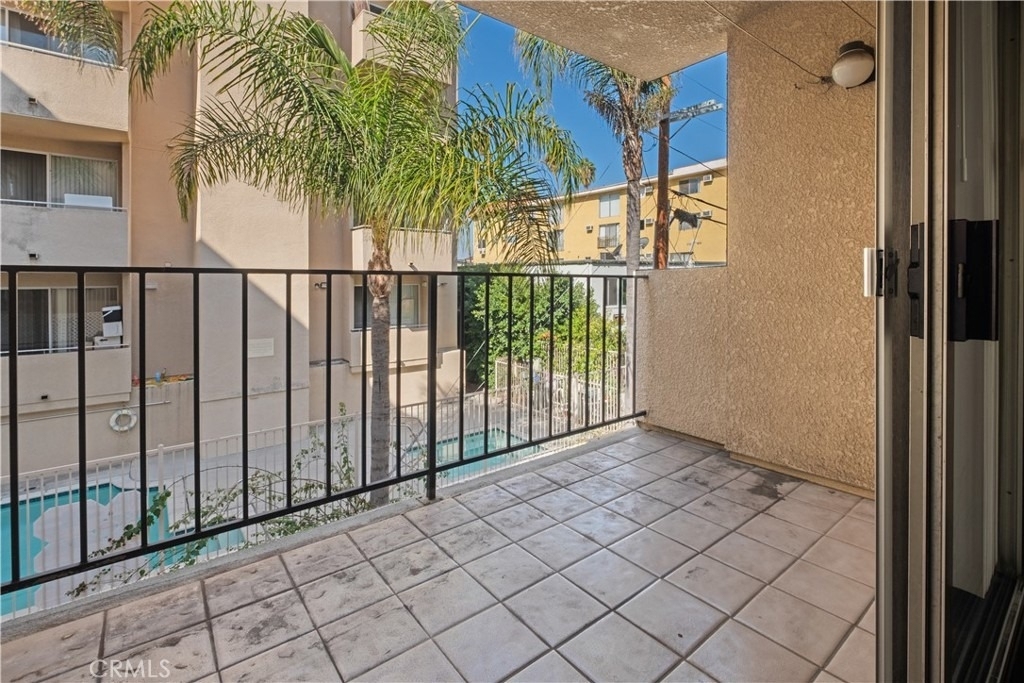 433 S Manhattan Place - Photo 15