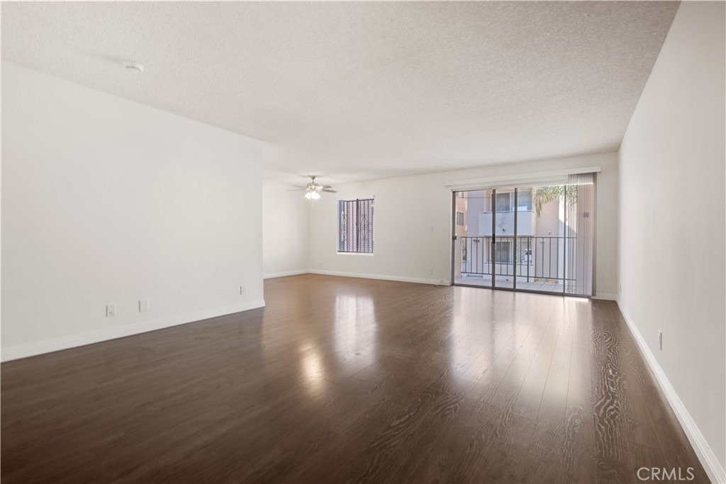 433 S Manhattan Place - Photo 6
