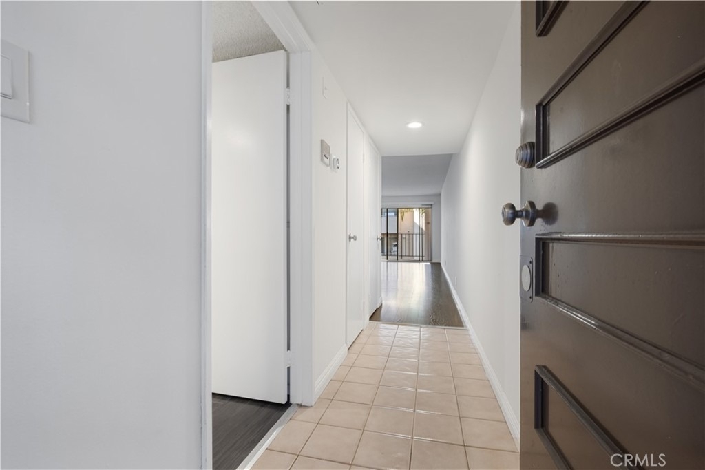 433 S Manhattan Place - Photo 4