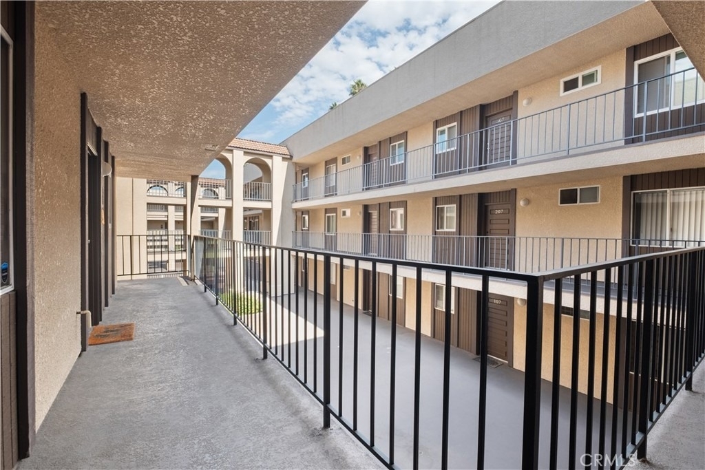 433 S Manhattan Place - Photo 14