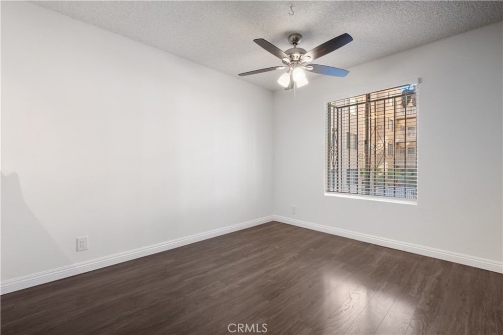 433 S Manhattan Place - Photo 7