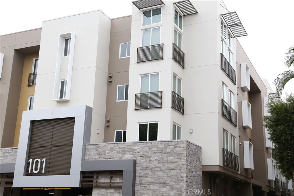 101 S Chapel Avenue - Photo 0