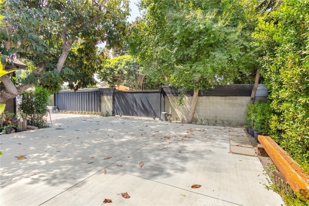 5825 Fulton Avenue - Photo 33