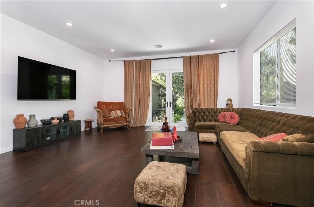 5825 Fulton Avenue - Photo 4