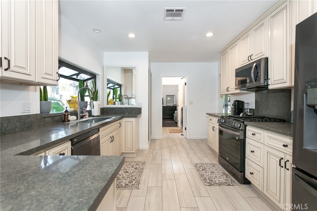 5825 Fulton Avenue - Photo 12