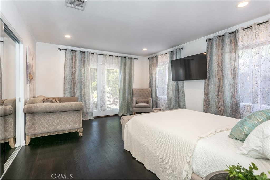 5825 Fulton Avenue - Photo 17