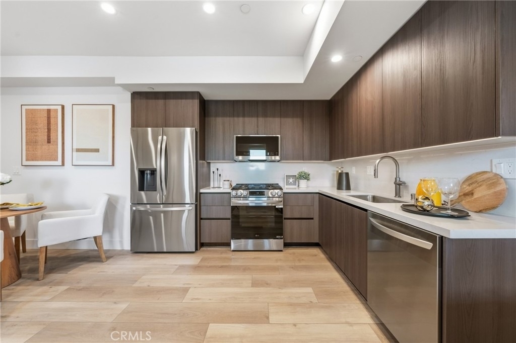 150 S Oak Knoll Avenue - Photo 6