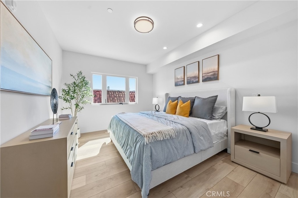 150 S Oak Knoll Avenue - Photo 8