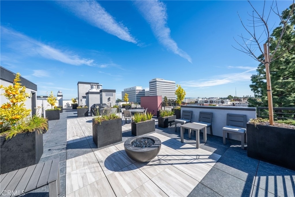 150 S Oak Knoll Avenue - Photo 18