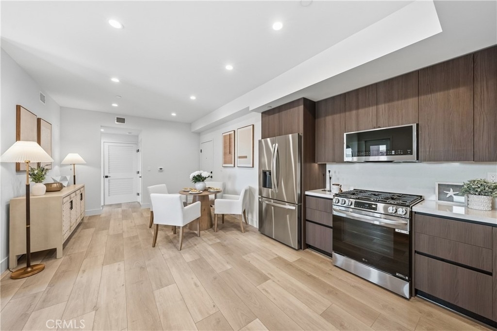 150 S Oak Knoll Avenue - Photo 4