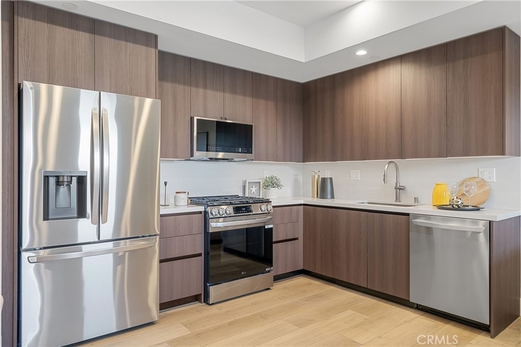 150 S Oak Knoll Avenue - Photo 7
