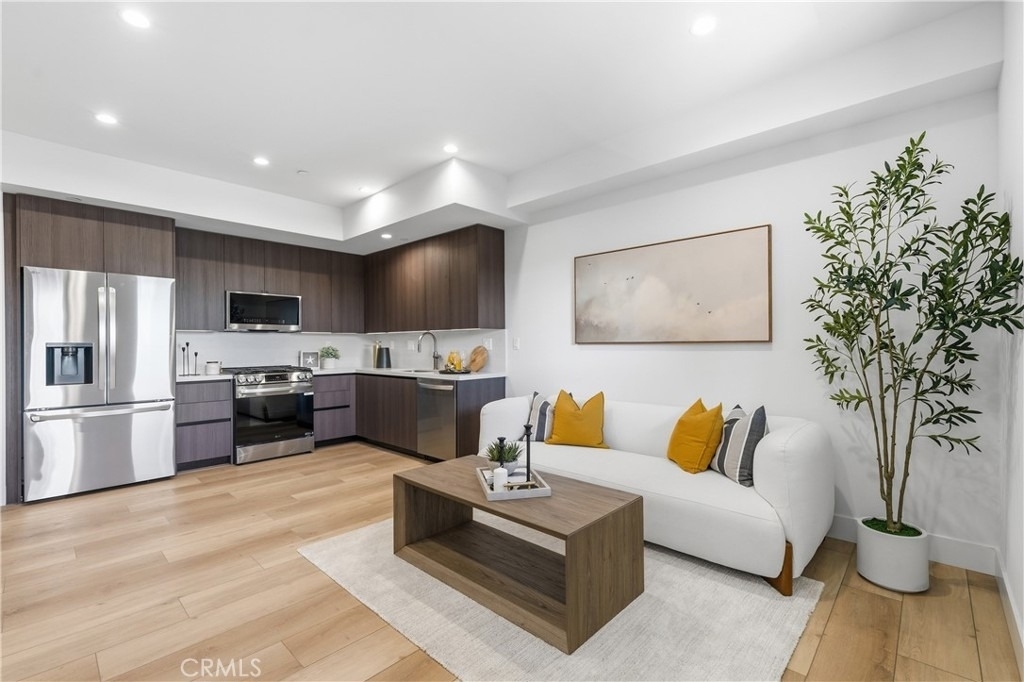 150 S Oak Knoll Avenue - Photo 1