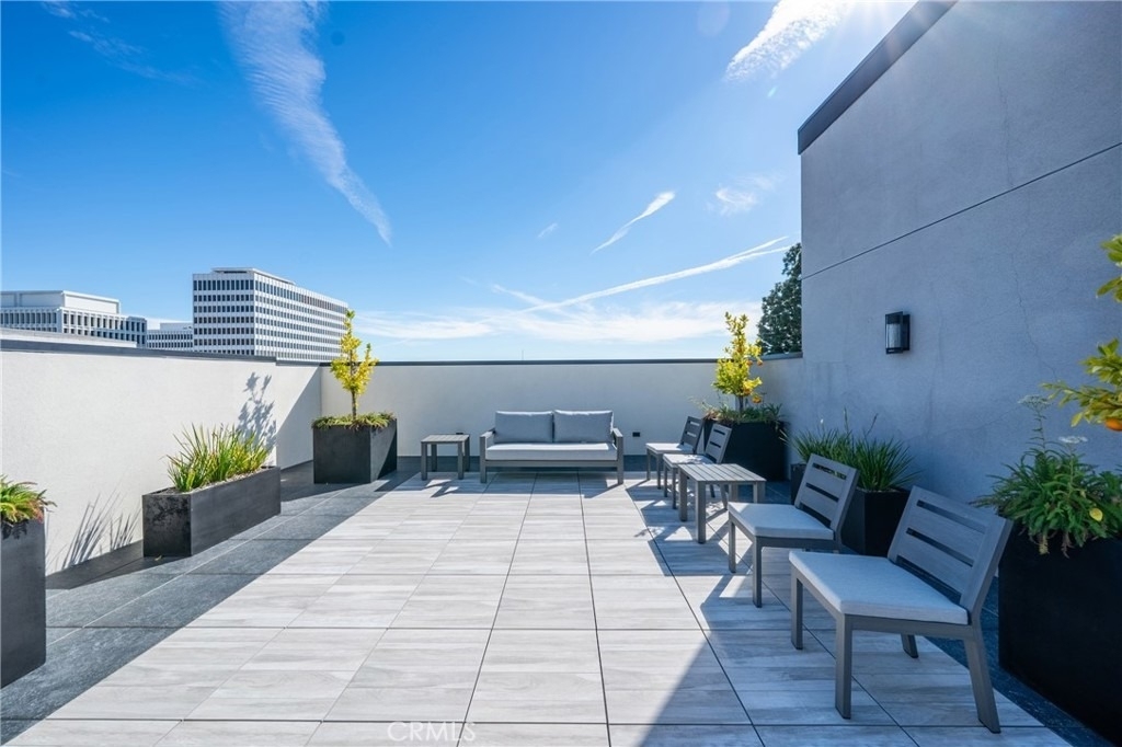 150 S Oak Knoll Avenue - Photo 20