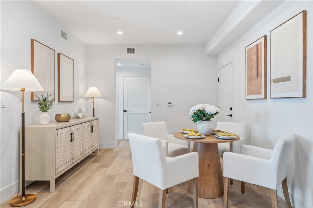 150 S Oak Knoll Avenue - Photo 2