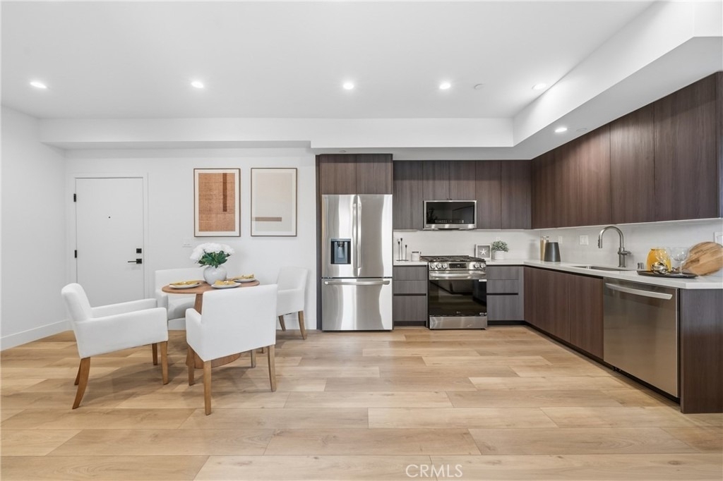 150 S Oak Knoll Avenue - Photo 5