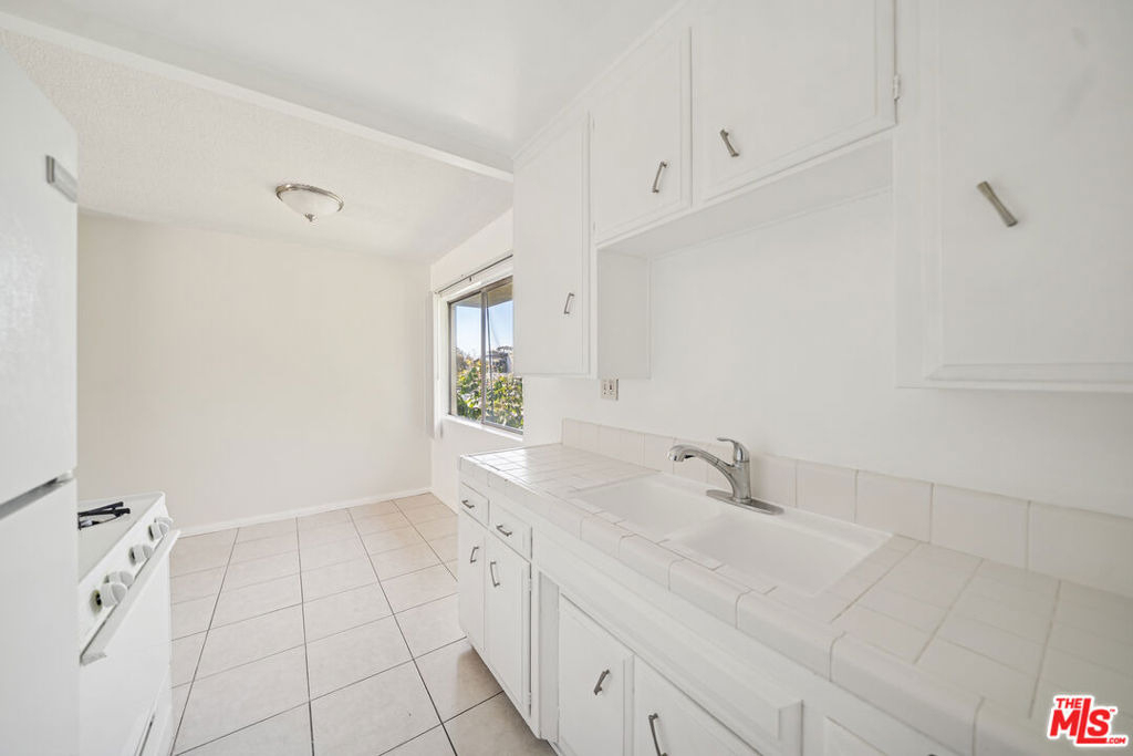 2038 S Holt Avenue - Photo 3