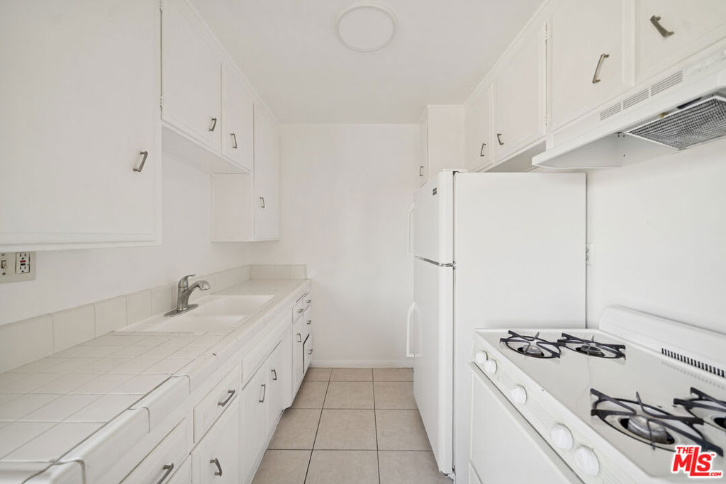 2038 S Holt Avenue - Photo 2