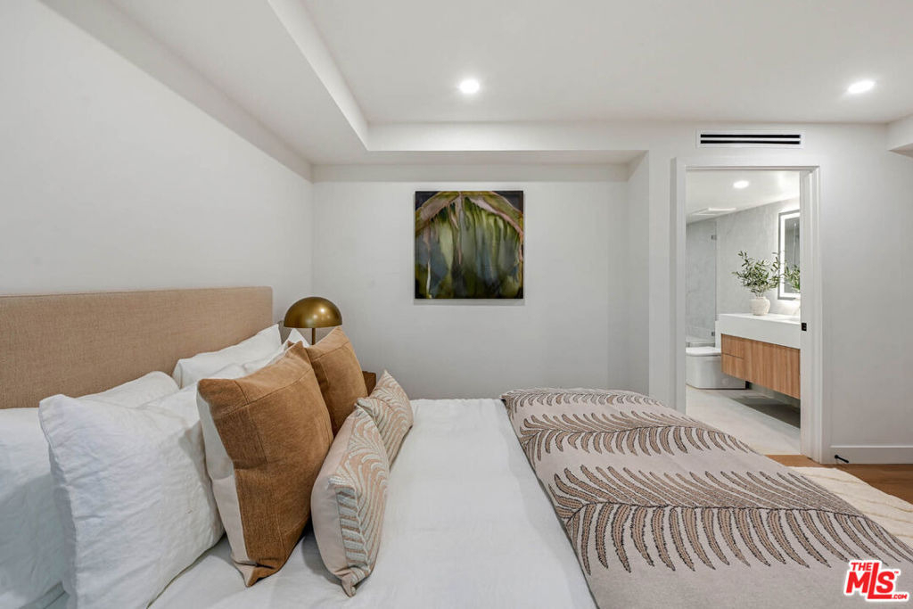 350 N Palm Drive - Photo 11