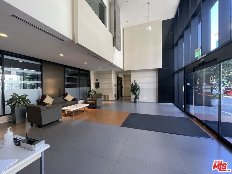 1234 Wilshire Boulevard - Photo 1