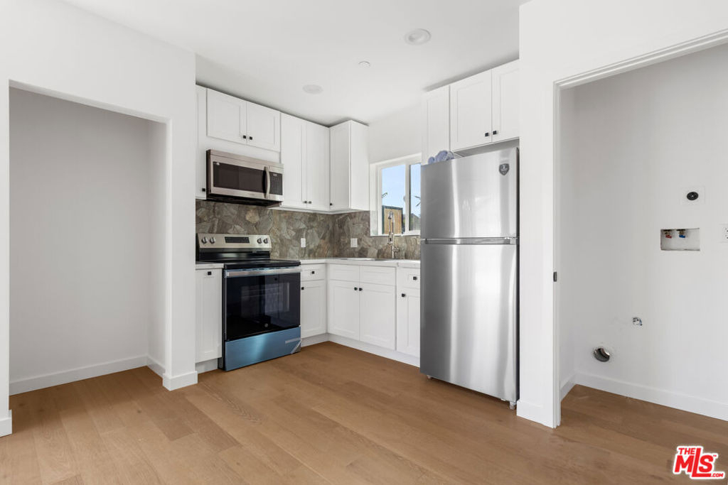 15838 Chatsworth Street - Photo 6