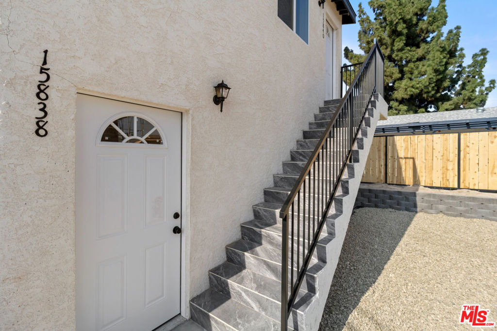 15838 Chatsworth Street - Photo 3