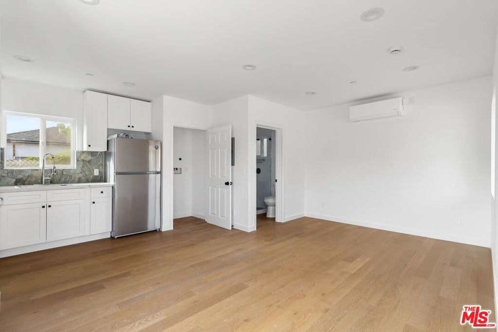 15838 Chatsworth Street - Photo 4