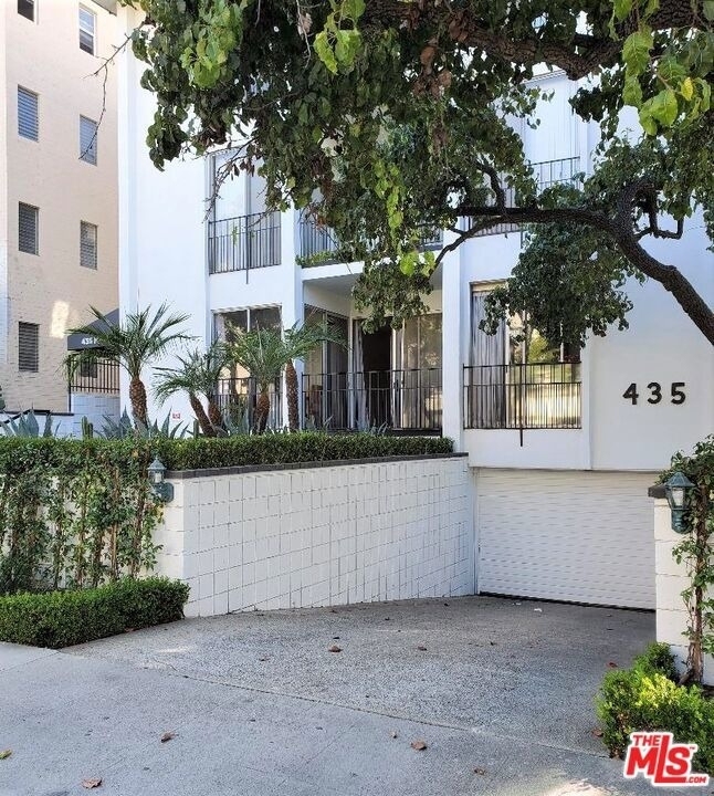 435 N Palm Drive - Photo 1