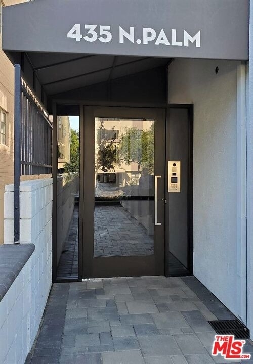 435 N Palm Drive - Photo 2