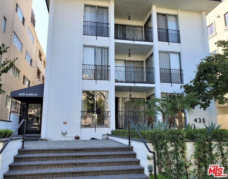 435 N Palm Drive - Photo 0