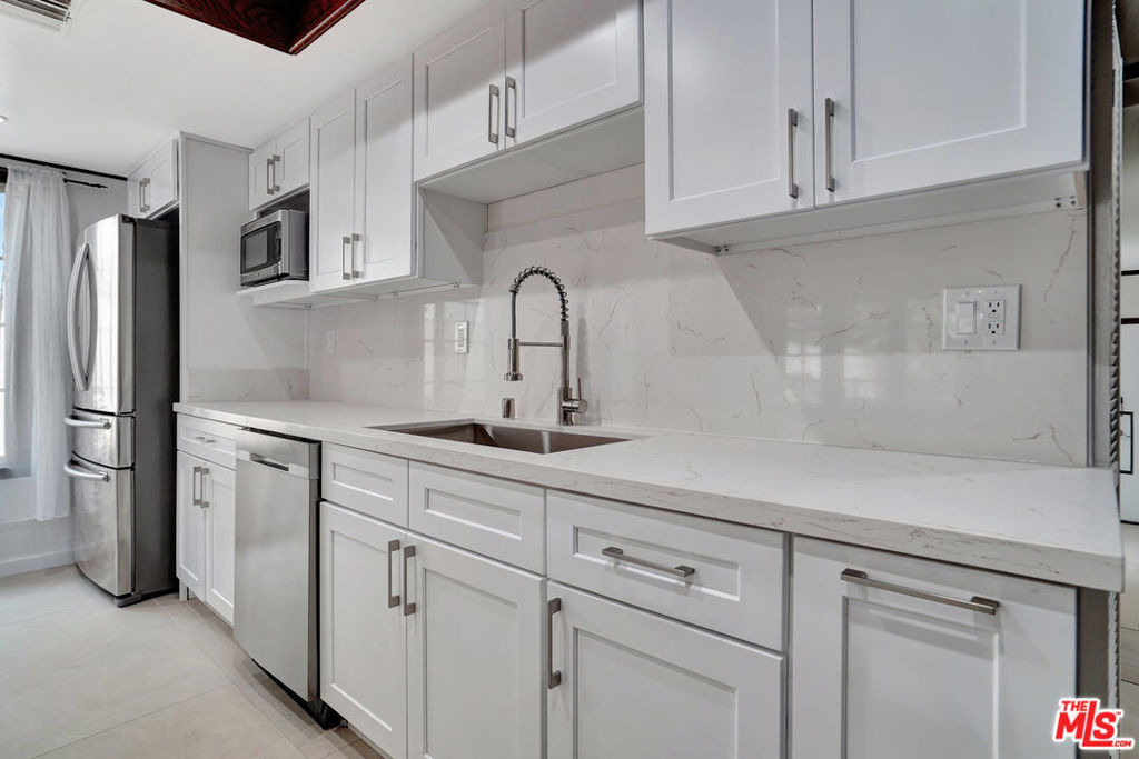 5155 Densmore Avenue - Photo 34