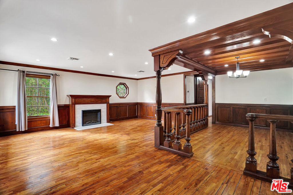 5155 Densmore Avenue - Photo 2