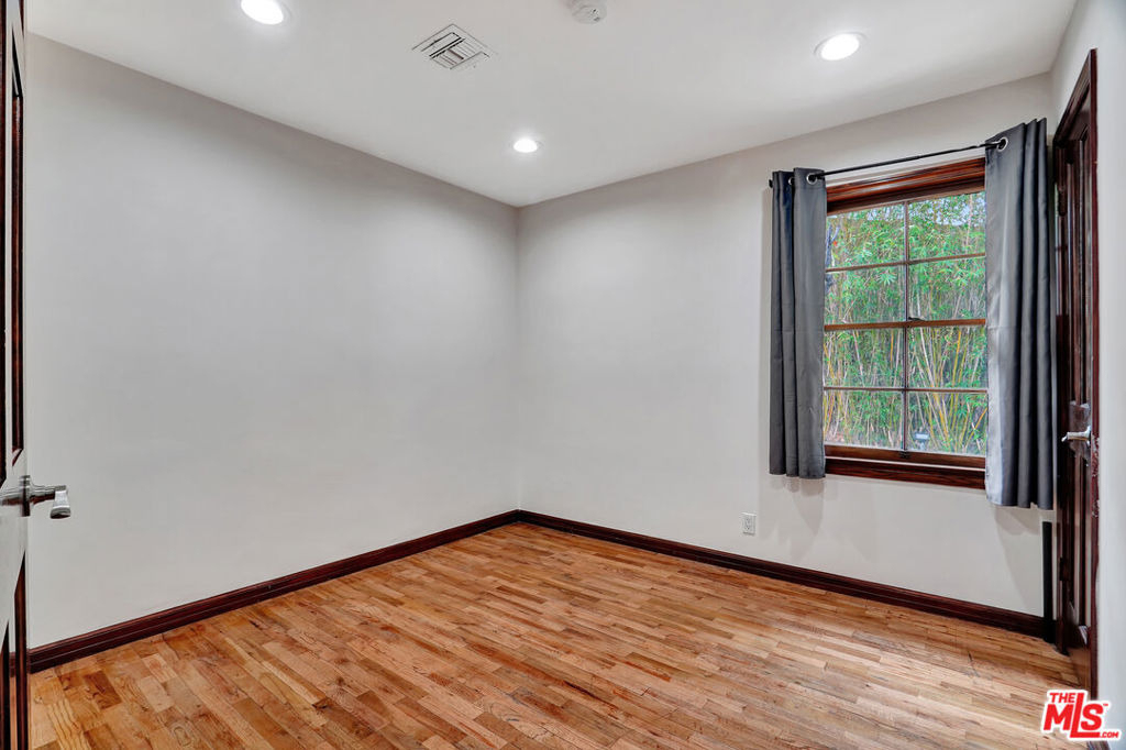 5155 Densmore Avenue - Photo 13