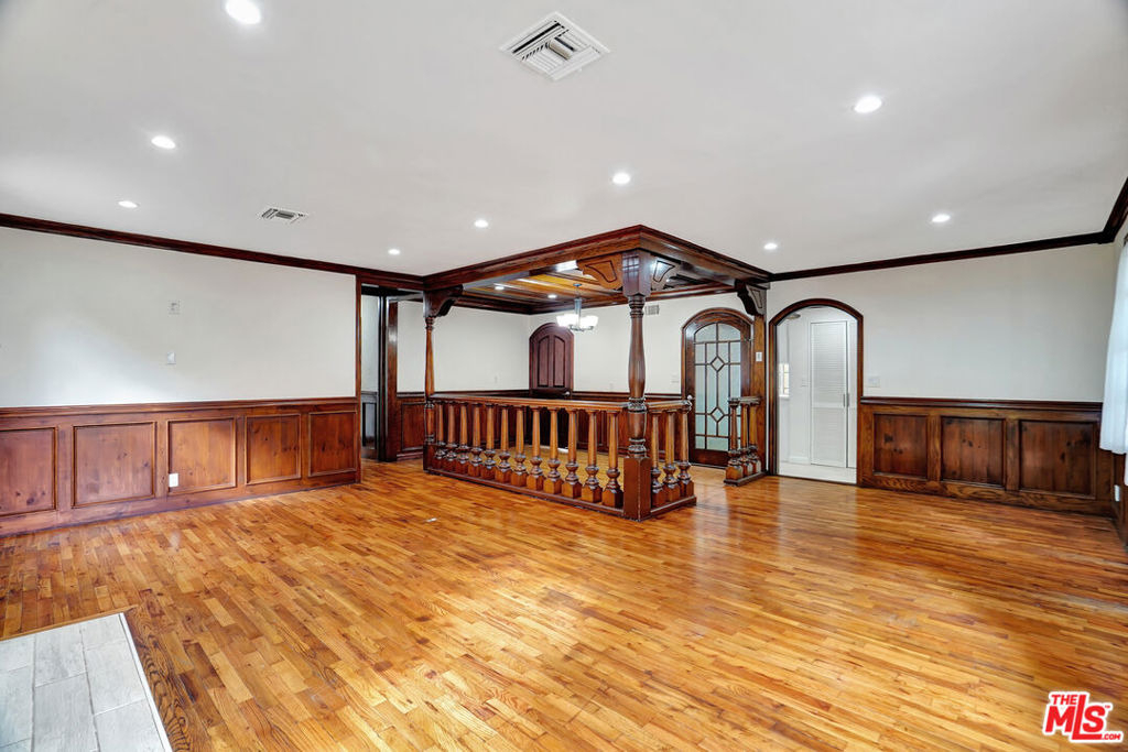 5155 Densmore Avenue - Photo 10