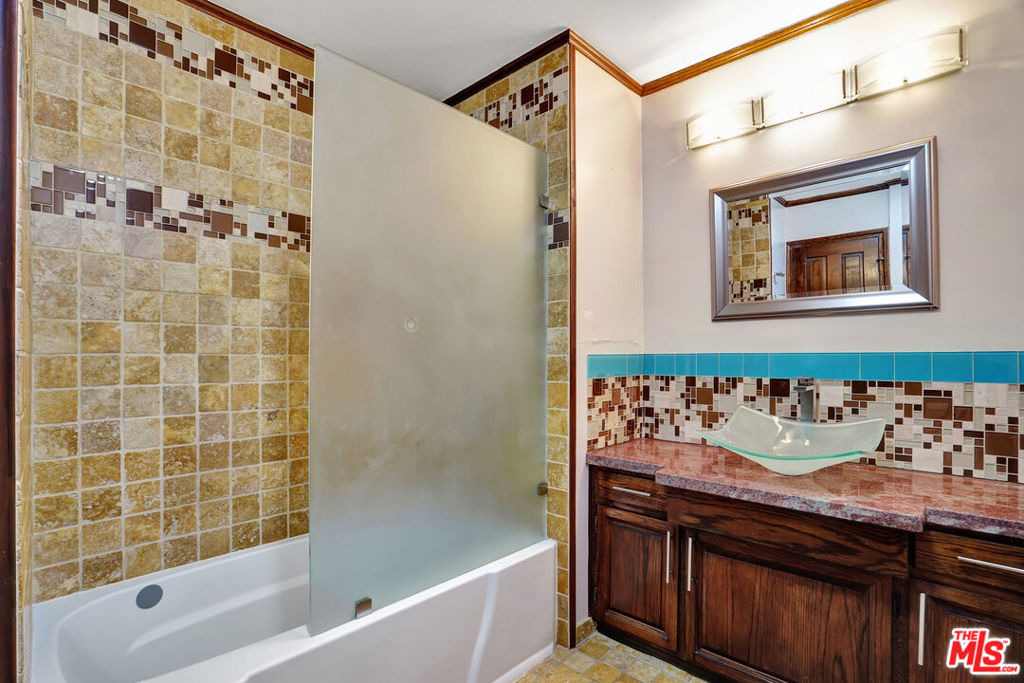 5155 Densmore Avenue - Photo 11
