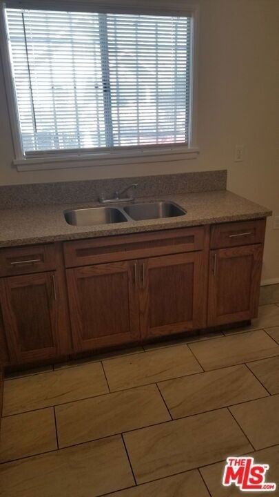 1414 W 25th Street - Photo 2