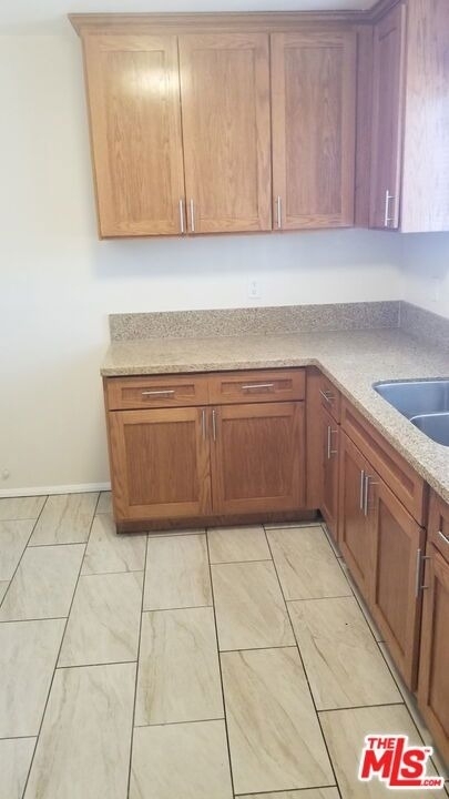 1414 W 25th Street - Photo 4