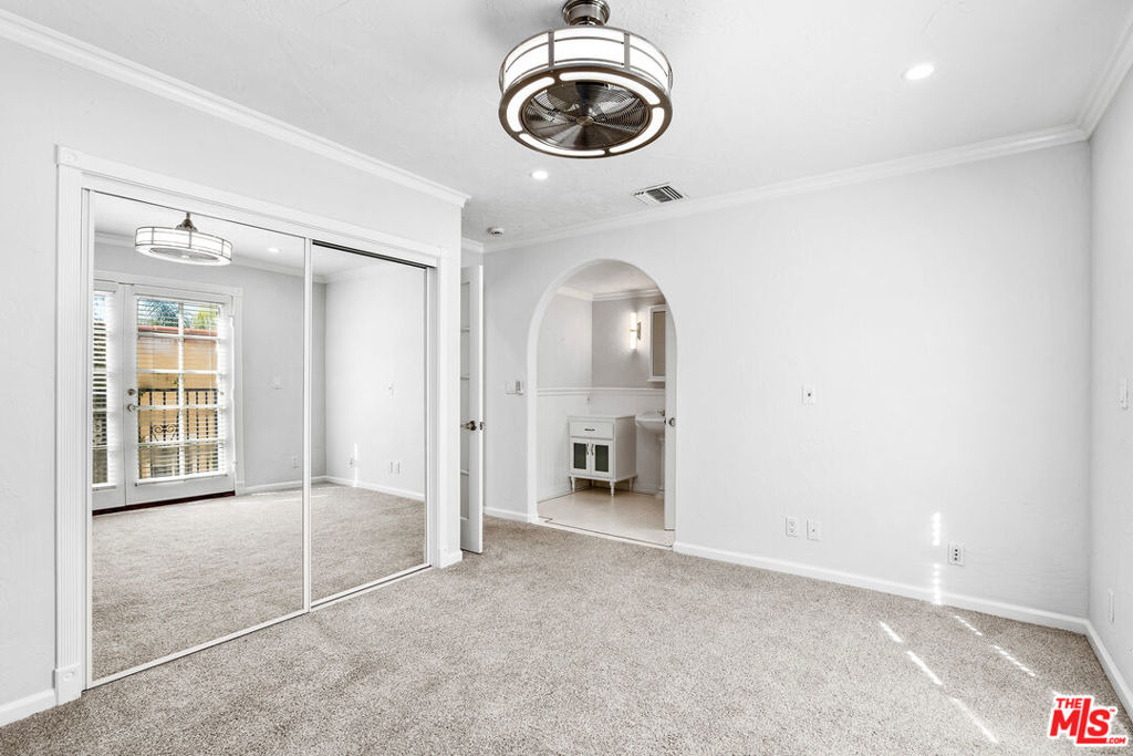 916 N Alfred Street - Photo 12