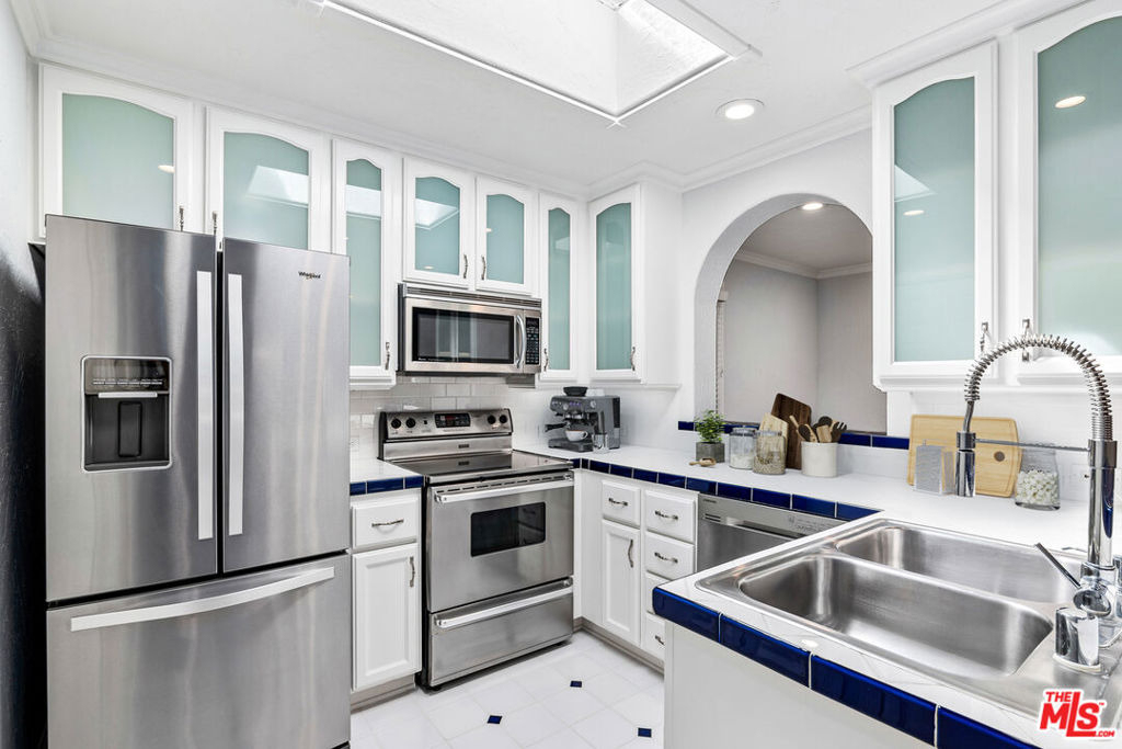 916 N Alfred Street - Photo 4