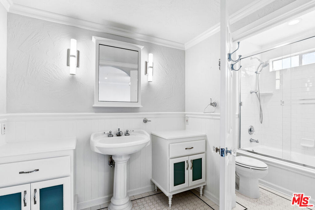916 N Alfred Street - Photo 13