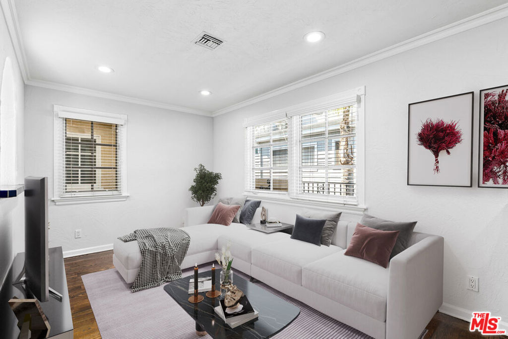 916 N Alfred Street - Photo 2