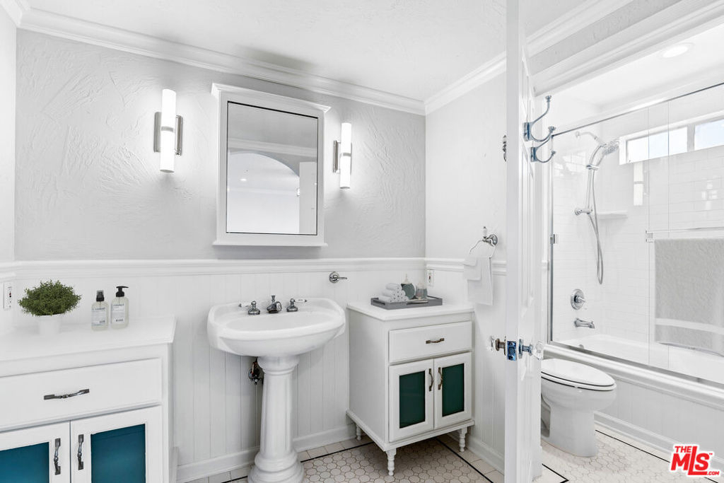 916 N Alfred Street - Photo 6