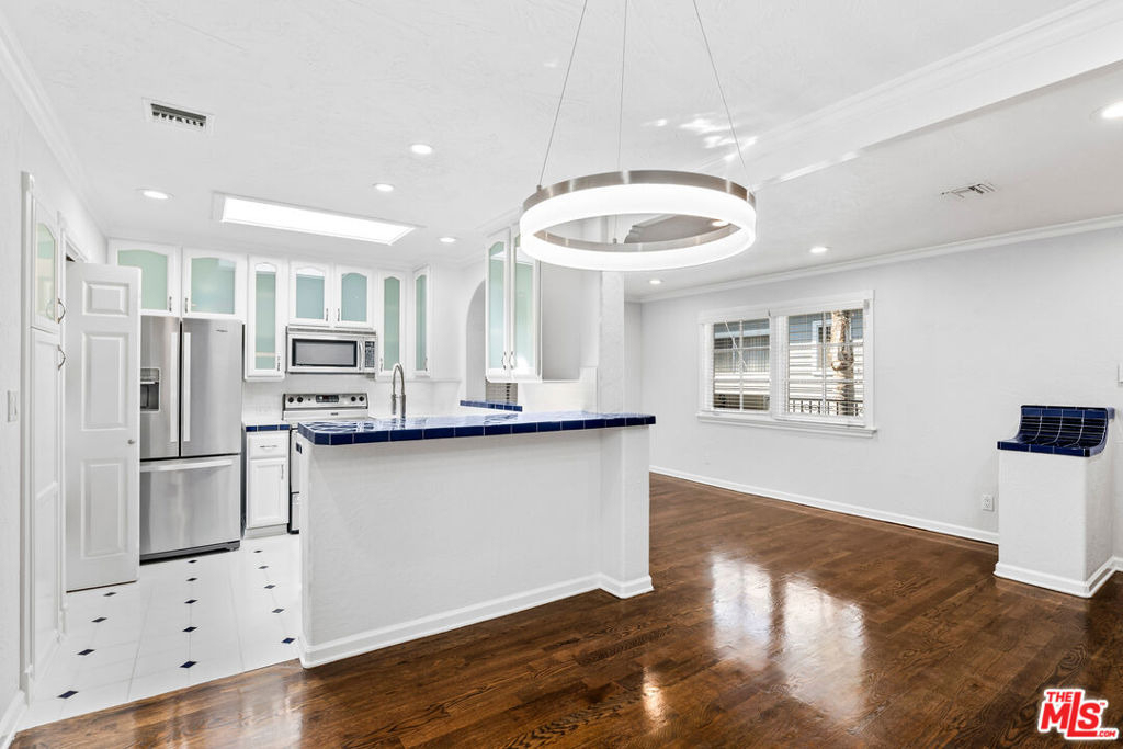 916 N Alfred Street - Photo 8