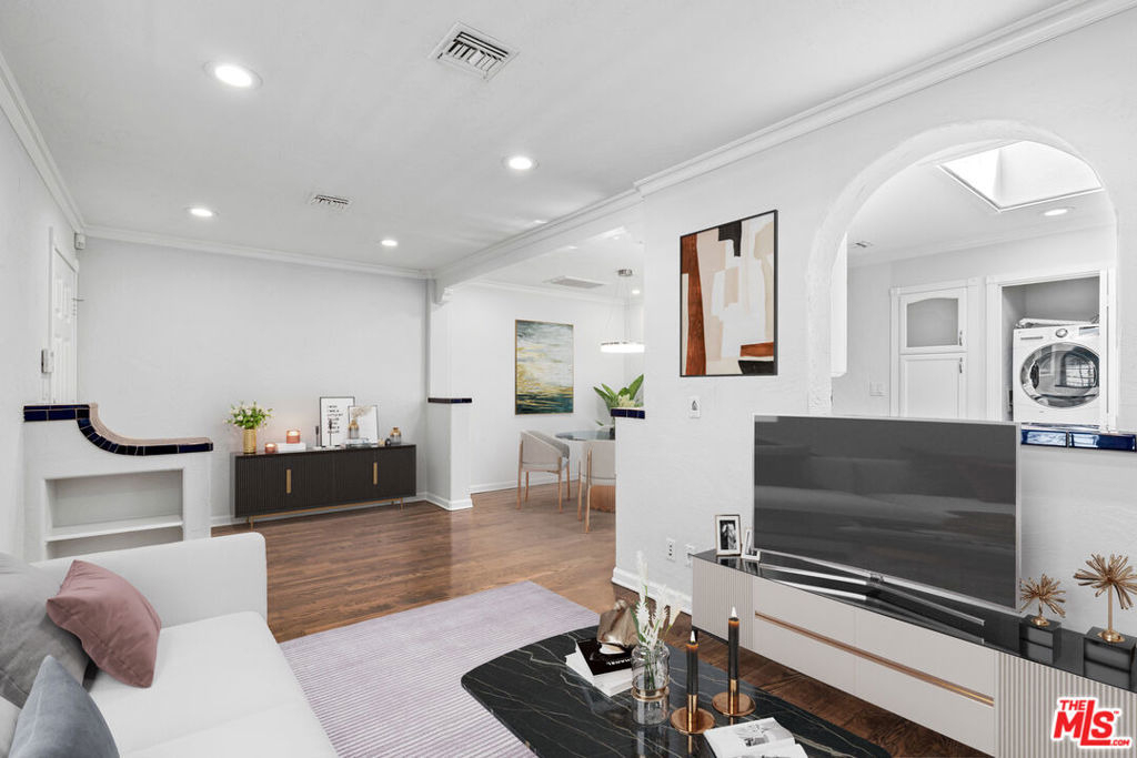 916 N Alfred Street - Photo 0