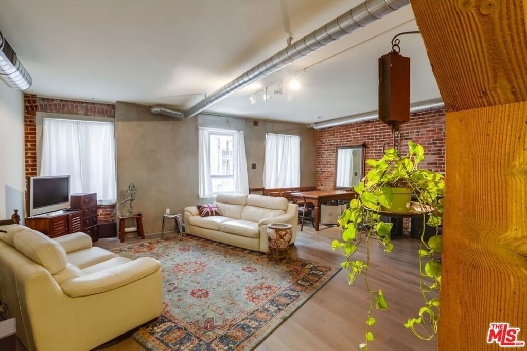 527 Molino Street - Photo 2