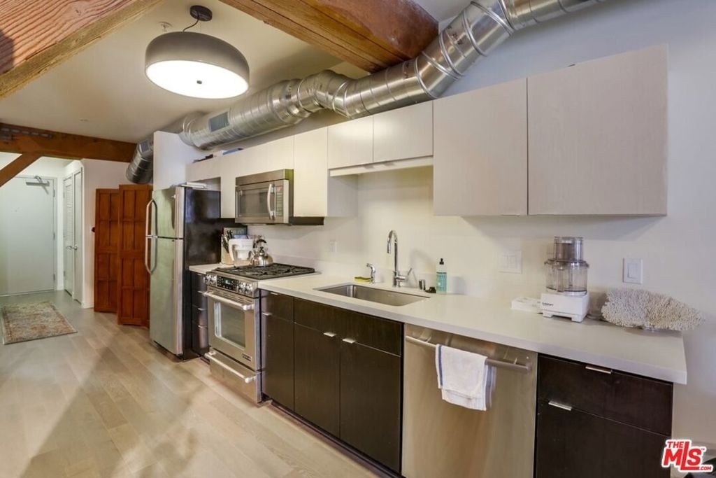 527 Molino Street - Photo 4