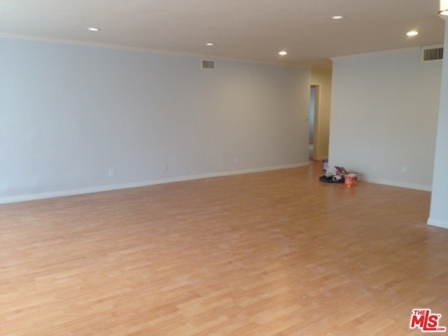 216 S Rexford Drive - Photo 1