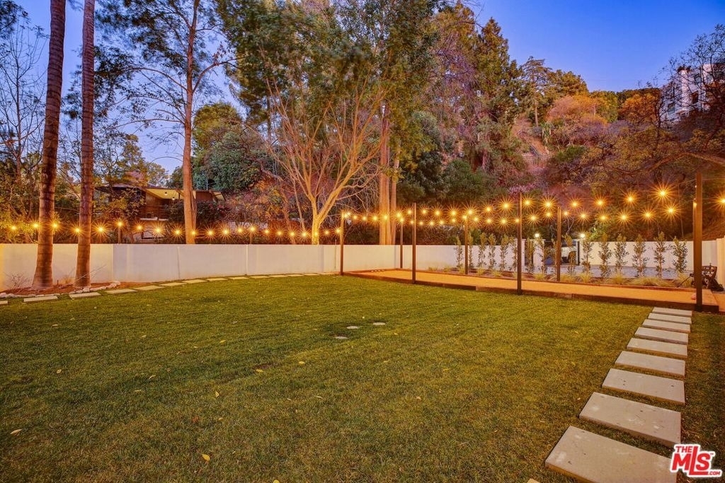 2570 Nichols Canyon Road - Photo 40