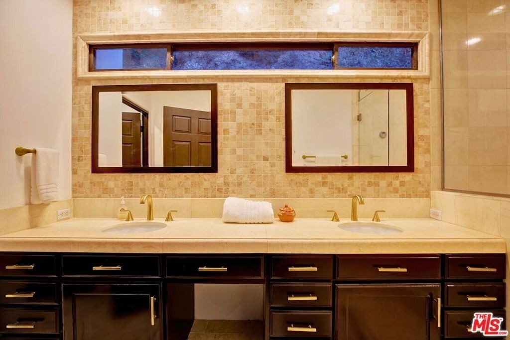 2570 Nichols Canyon Road - Photo 32