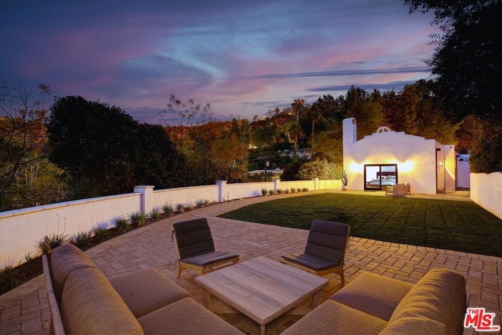 2570 Nichols Canyon Road - Photo 34